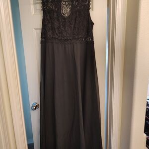 Elegant Black Lace Evening Gown